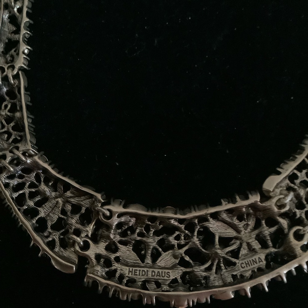 HEIDI DAUS - Fantasy in Flight Crystal Collar Necklace - Picture 2 of 5